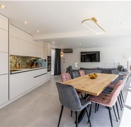 4 bedroom villa with heated pool and sea view in Vinišće, sleeps 8